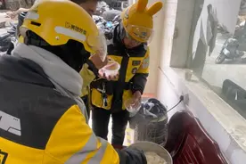 强冷空气来袭广西一夜入冬 美团外卖开展多项举措保障骑手配送图片