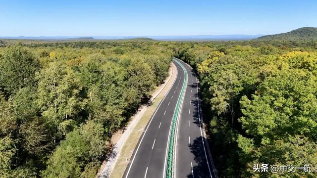 “最美边境公路”全线通车