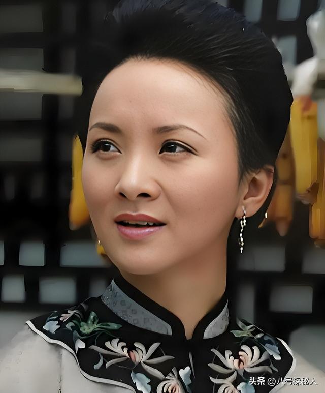 吃里扒外！13年前定居美国，回国捞金遭“驱逐”的她，52岁成笑话