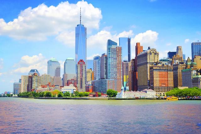 中美游客的时空错位：一个带着怀旧滤镜来，一个带着未来眼镜走