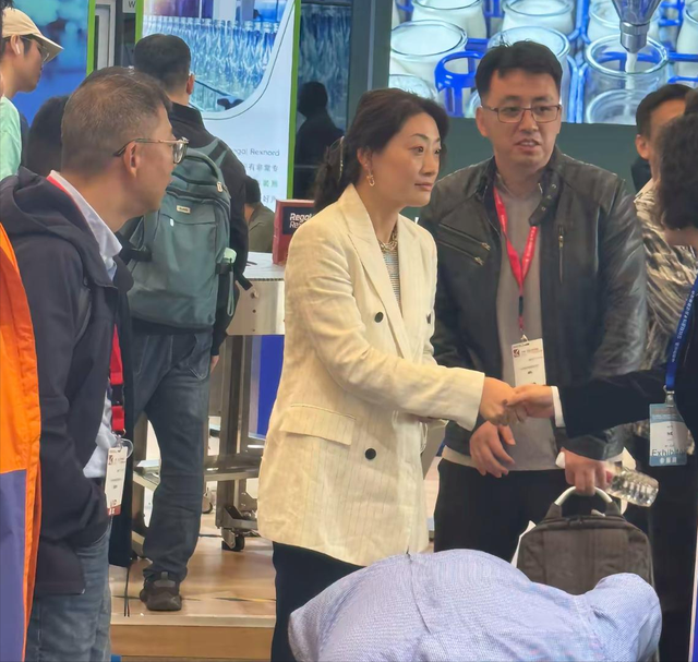 宗庆后遗愿破灭，宗馥莉只留股份娃哈哈正式易主，接班人来头不小