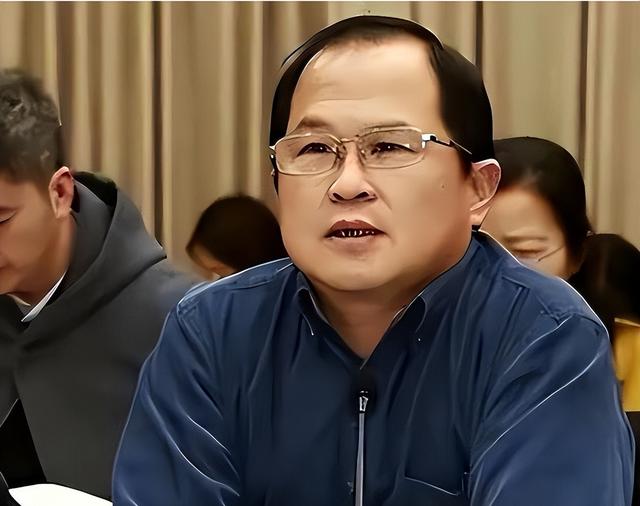 某些高学历人背叛国家被骂，专家跪舔美国丢工作遭孤立