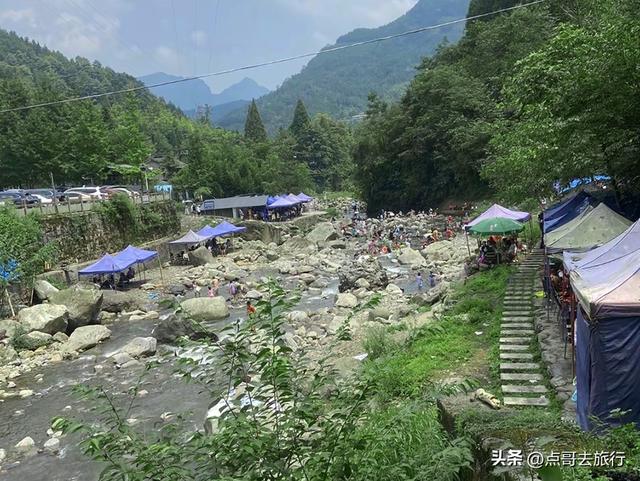 成都周边清凉胜地，三伏天穿长袖，吊桥、瀑布、栈道，不要门票！