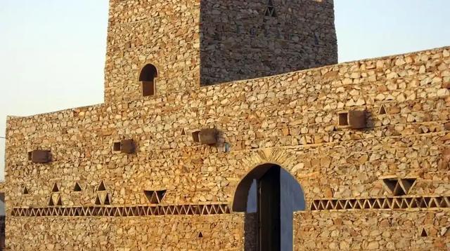 世遗头衔成“空壳”？欣盖提古城遇沙丘围城，2000册古籍盼救援