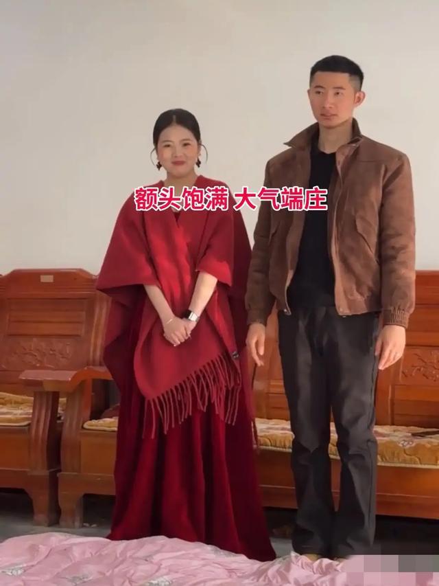 24岁素颜新娘爆红	，天庭饱满被赞旺夫脸