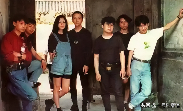 原来我们都被骗了！窦唯的落魄潦倒是假象，北京四合院才是真底气