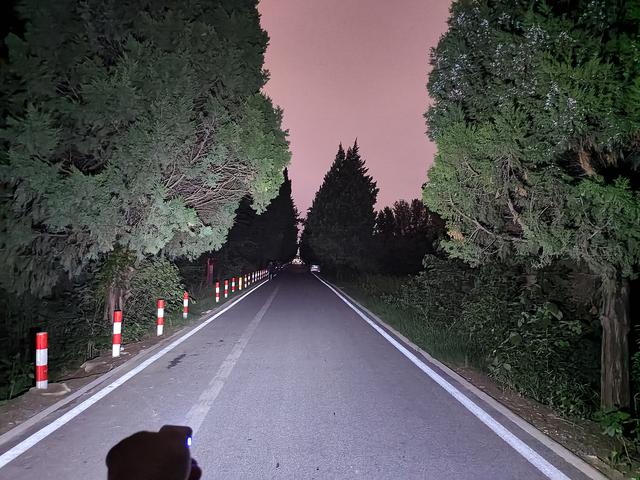 口袋照明神器！凯瑞兹双子星E8三光源金属转头EDC手电体验