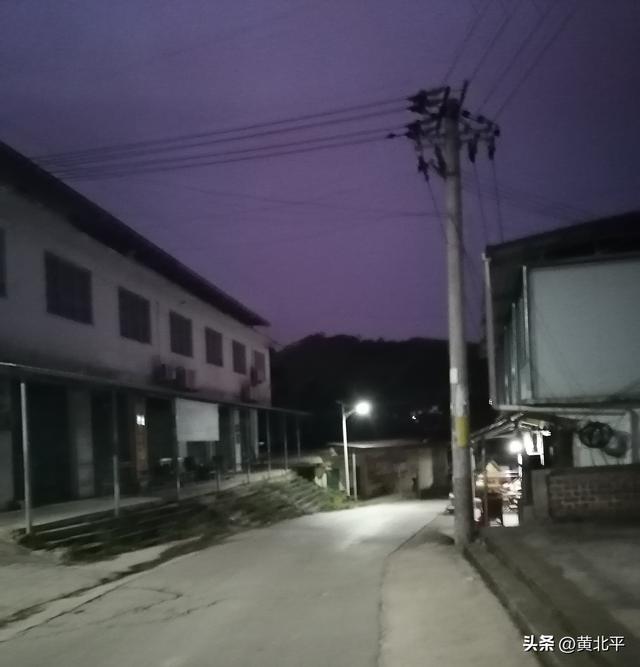 广西南宁市武鸣、兴宁、宾阳交界的上江乡，撤销变为村连赶集都没