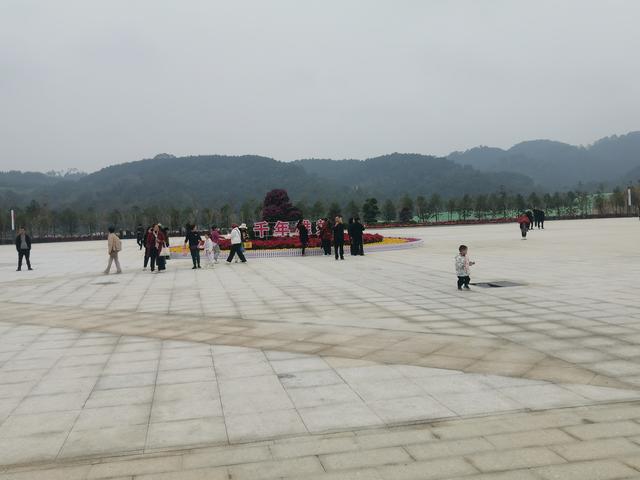 凭祥边陲高铁站的早晨