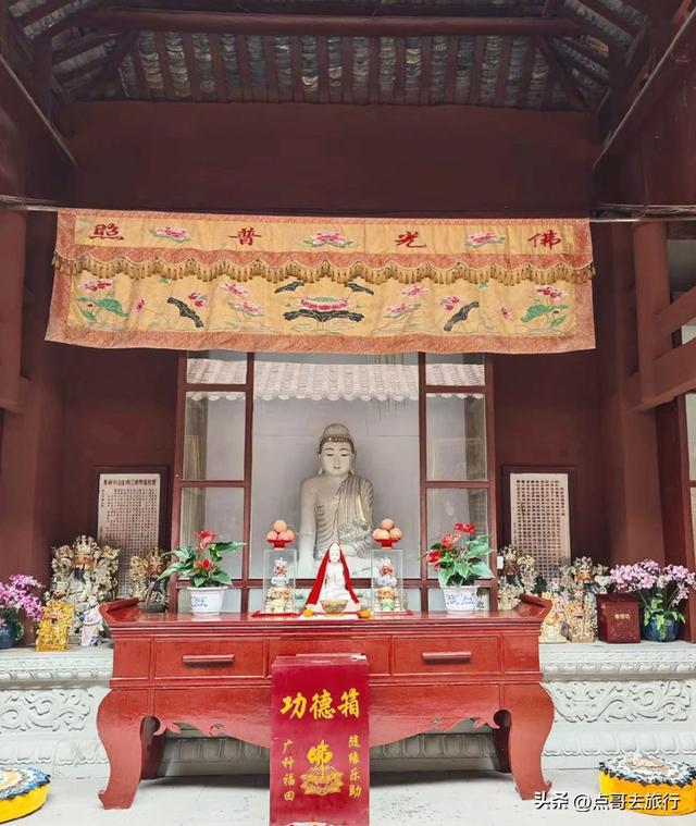 成都黄龙溪被冷落的寺庙，位置堪称绝佳，现32尊观音化身像！