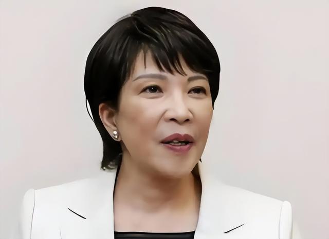 高市早苗的车牌藏阴谋，拜鬼在路上？日本的野心藏不住了