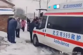 泪目！男孩遗愿回家过元宵，爷爷跪地哀求救孙，最终 一 小时后离世图片