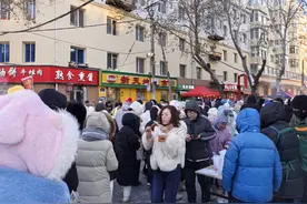 主打一个“宠”！元旦假期，早市“转型”让小金豆吃好喝好图片