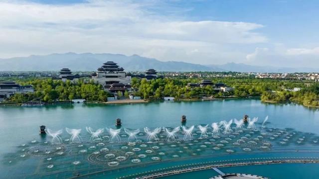 凉爽新大陆！成都出发高铁2.5h抵拢18℃的古韵之城，风景堪比阿勒泰，美食多到吃不完！