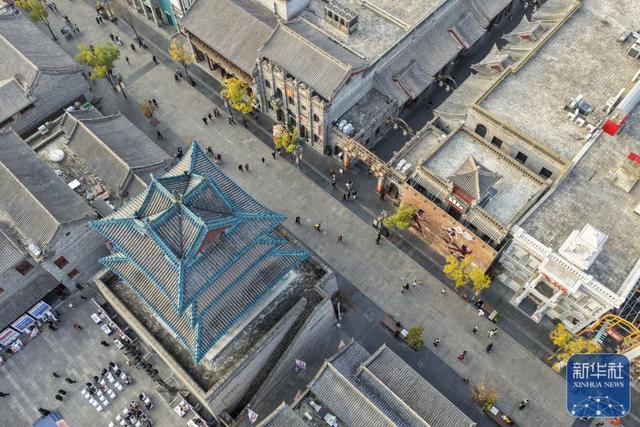 在太原钟楼街品味古今交融的烟火气