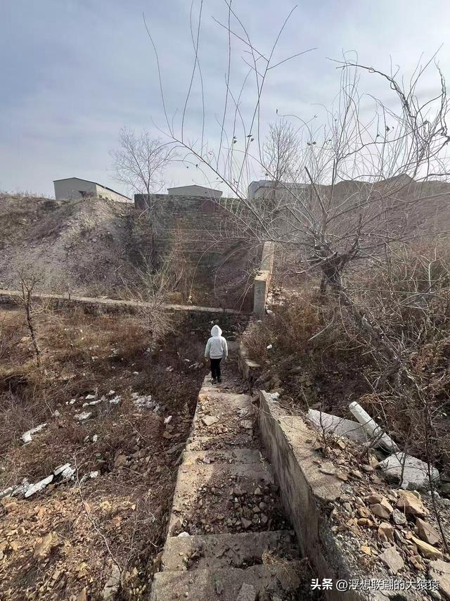 莱芜苗山镇铜山村里的汉代铜矿洞