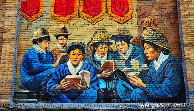 云南易门绿汁镇：凤凰花与旧时光的邂逅
