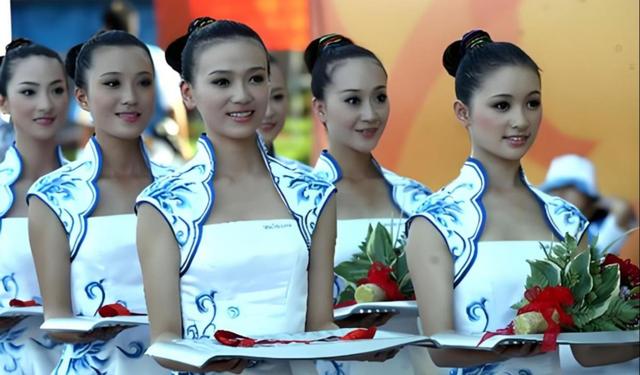北京奥运安保多夸张？30万摄像头造天罗地网，礼仪小姐来头最大！