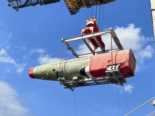 中远海运承运空客天津A320系列飞机第二条总装线项目首架次发运