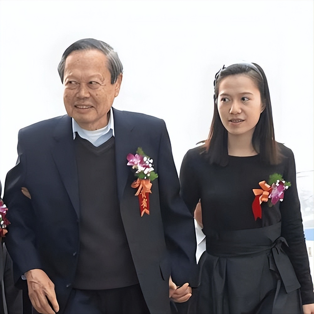 翁帆终于不再隐瞒，与杨振宁结婚16年后，含泪说出俩人结婚真相