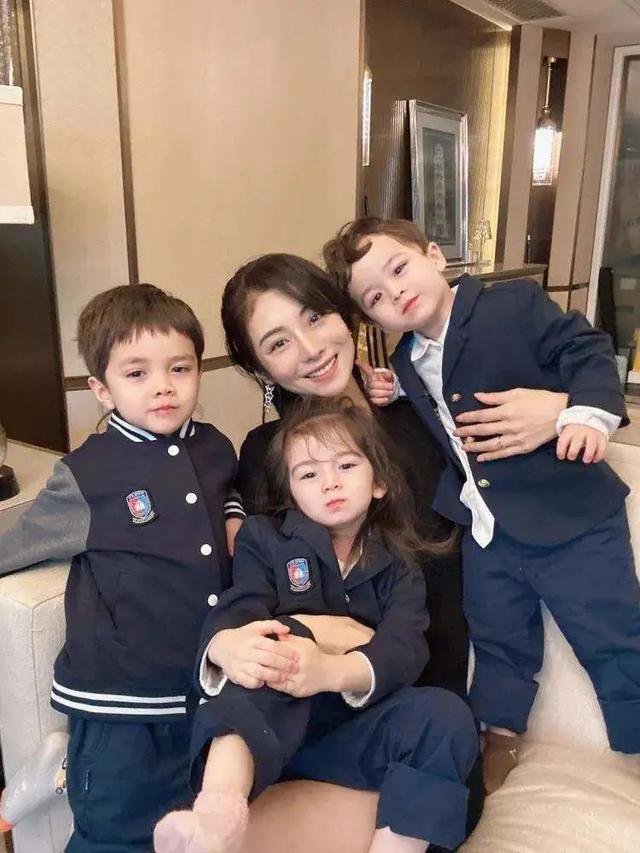 “买英国精子生3娃”的山东女人，7年后现状曝光，一年百万开销