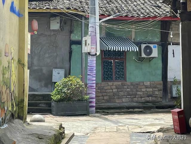 成都龙泉山下，最低调的古场镇，停留在80年前，公交车1元直达！