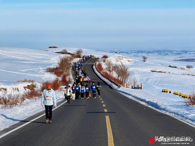 第二届江布拉克冰原雪地徒步大赛开赛！跟着世界冠军打卡天山怪坡