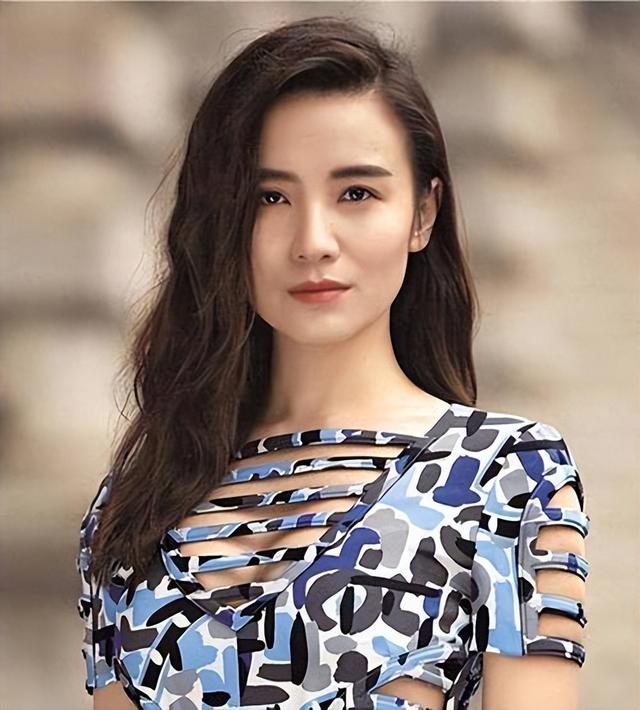 大衣哥跳楼身亡	、赵本山灵堂、宋佳知三当三	，造谣的越来越离谱了