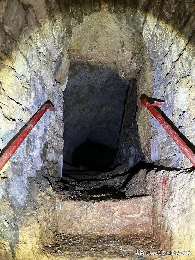 淄川有座小山西边的“山西村”，村里有座借助洞窟修建的“洞庙”