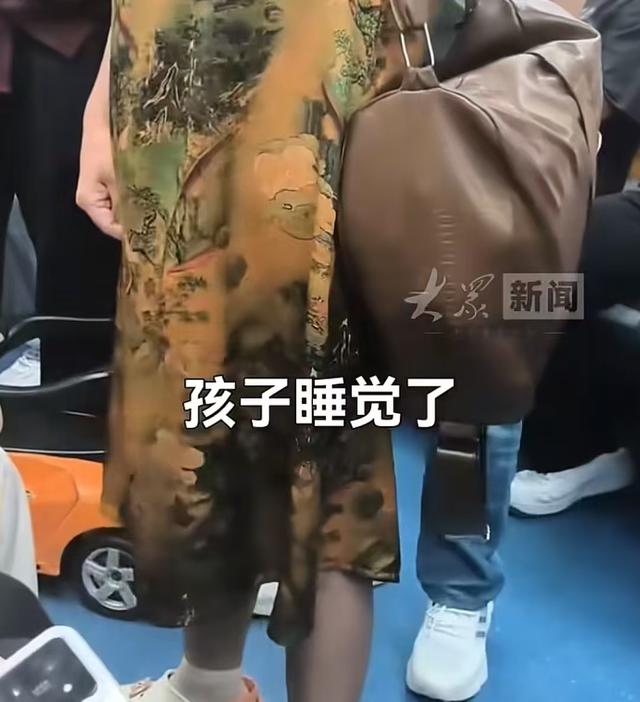 北京地铁大妈打人后续：警方立案，女孩坚持依法处理，这下后悔了