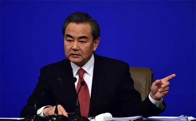 李在明拒绝出席中国阅兵，王毅挂断电话，送了韩国一句话