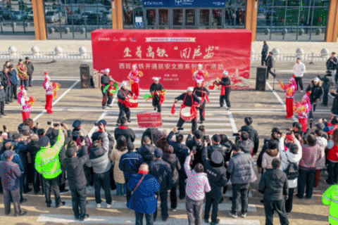 坐着高铁“回延安” 丨首批西延高铁旅游团抵达陕西壶口瀑布