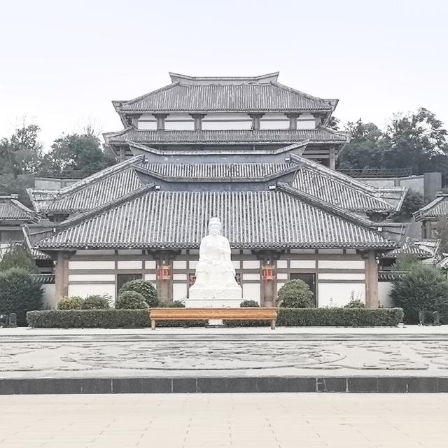 西平县蚕神嫘祖雕像与河洛古国牙雕家蚕，共证河南是养蚕漅丝源头