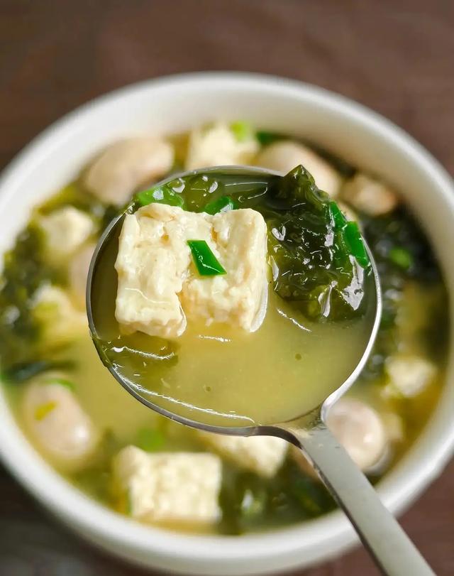 钾是土豆的36倍，建议中老年隔天吃一次，对肝脏好，腿脚更有劲！