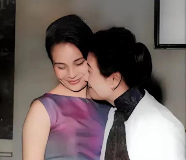 银灰旗袍定格的风华：蒋孝章，藏在蒋家风云里的传奇美人