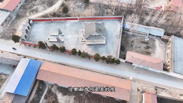 一座唐代无木无瓦纯石砌的建筑，内有临摹吴道子的壁画