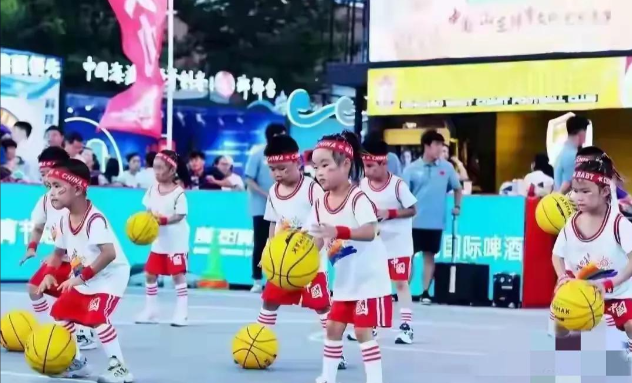 幼儿园全免费政策一发布，幼教市场瞬间“变天”！动了谁的蛋糕？