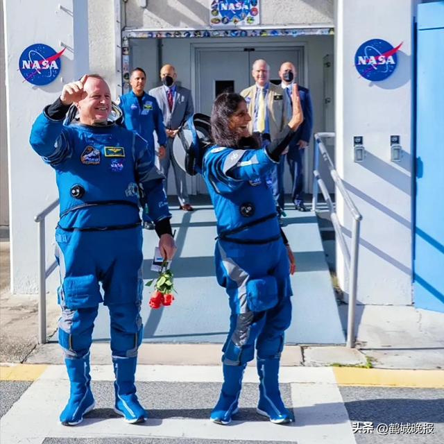 神舟二十号为啥敢推迟回地球？美俄宇航员陷困境，中国航天这操作绝了！