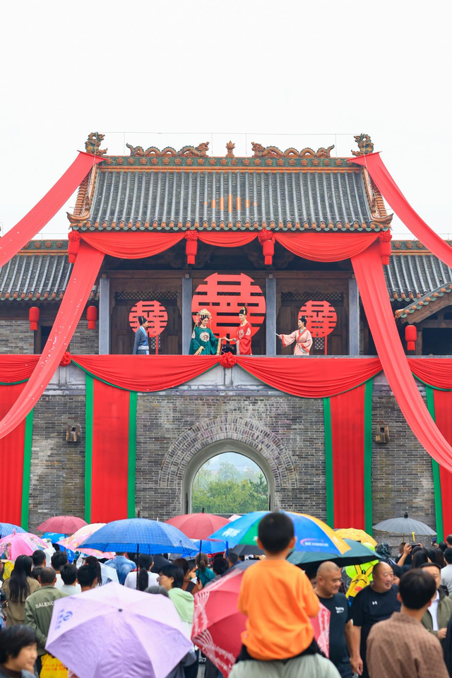 山东平邑：激活蒙山“放大招”！“双节”蒙童胜境度假区迎来旅游首度开门红