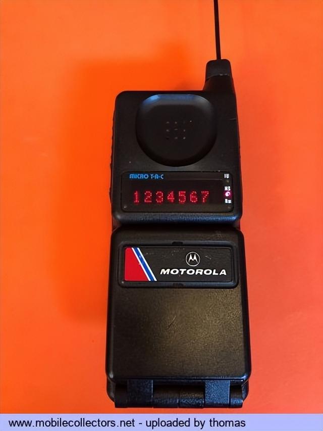 通信历史连载788-世界第一部下翻盖手机-摩托罗拉MicroTAC-1989年