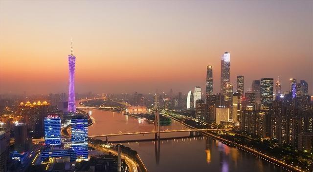 菲律宾和广东同为1亿多人口，菲律宾创造3.3万亿，广东是多少？