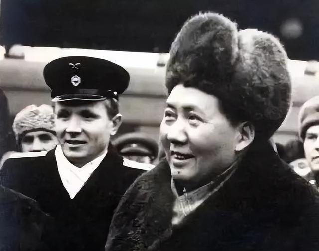 毛主席一生不进故宫，终生再未回延安？周总理的一句话道出实情！