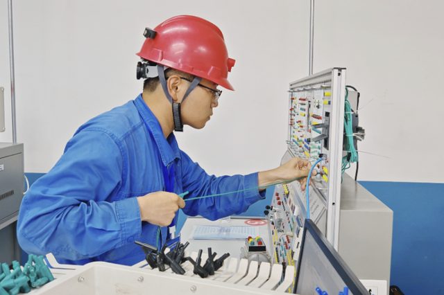 济源示范区维修电工选拔赛开赛