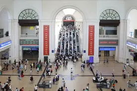 暑运过半，武铁发送旅客2065万人次创历史新高图片