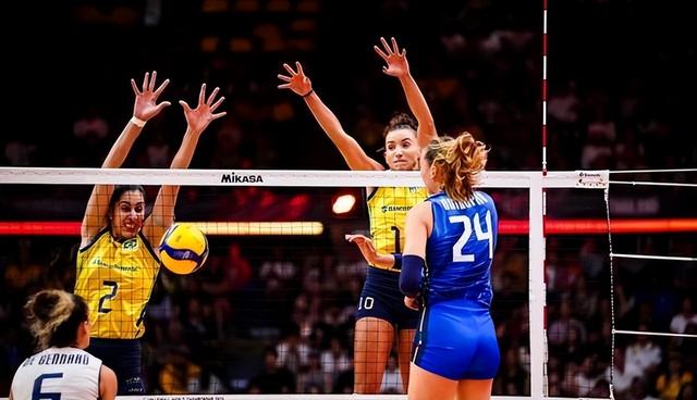 3-2！女排悲喜夜：世界冠军轰然倒下，意大利恶战逆转，巴西出局