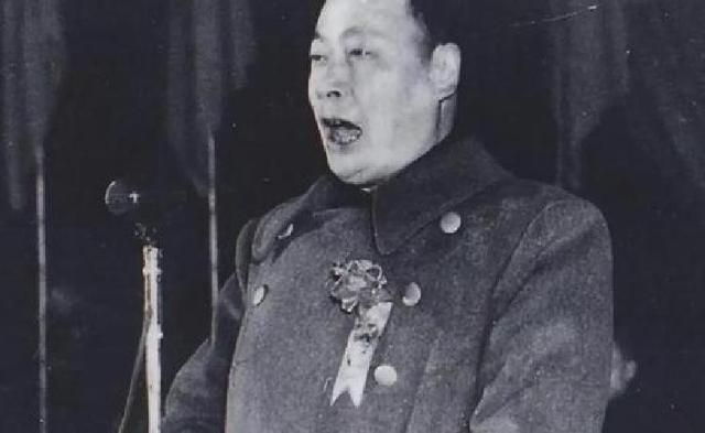 1955年，蒋介石拿着十大元帅名单，对宋美龄说道：这个人太厉害了