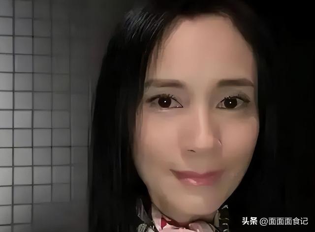 认干爹，拍风月片，被导演霸王硬上弓，没想到如今53岁下场唏嘘