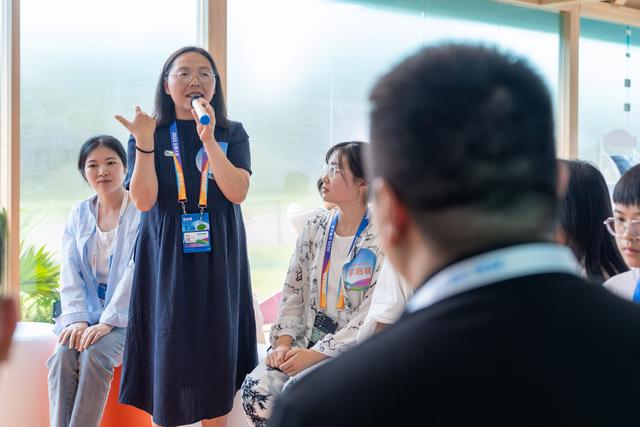 屏幕那端是未来！山里娃走进云栖大会 感受体验最前沿科技