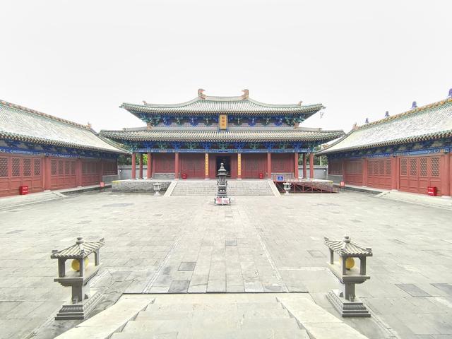 朔州古城全是夯土墙，没有刻意修复，是我看到的最原始的古城墙