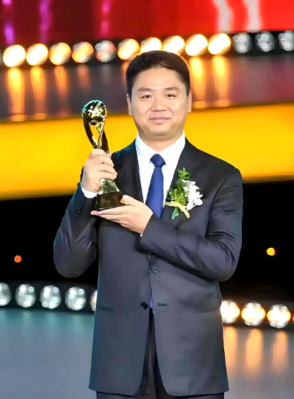 刘强东章泽天久违合体仅3天，令人恶心的一幕上演，杨颖也被牵连